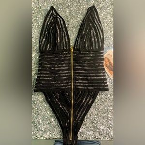 *BRAND NEW, TAGS ATTACHED* M- black elastic teddy with gold zip-up front